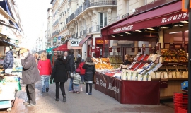 Rue piétonne et commerçante rue Daguerre, vue des commerces de proximité - © APUR - DAVID BOUREAU