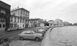 Le canal Saint-Martin en 1974, vue des terrains environnants et des quais © Apur - Philippe Mathieux
