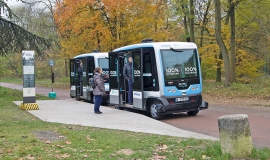 Driverless shuttle in the Bois de Vincennes woods (Paris), a platooning experiment © Mairie de Paris – Christophe Belin 
