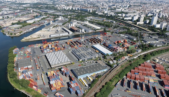 Port de Gennevilliers Business Zone, the container terminal  © ph.Guignard@air-images.net