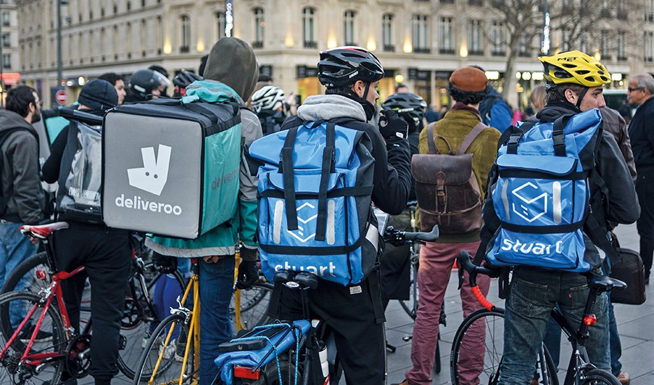 Couriers at a delivery platform, Place de la République in Paris © Xavier POPY/REA