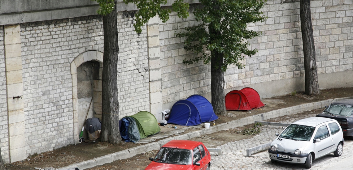 Tentes de sans-abri sur les quais au port de Bercy  © Apur 