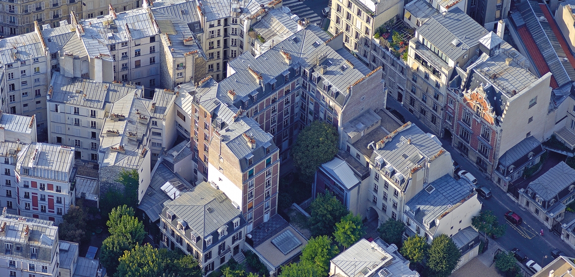 Vue aérienne sur des immeubles d'habitation, Paris 9e arr. © ph.guignard@air-images.net