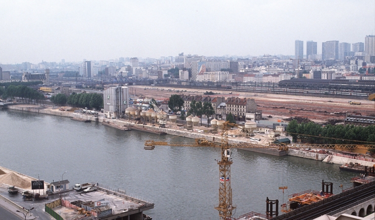Point de vue sur l'emprise de la Bibliothèque de France (BNF) et sur les quais de Seine rive gauche, 1990 © Apur