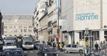 rue du Havre, grand magasin, enseigne du Printemps et circulation automobile