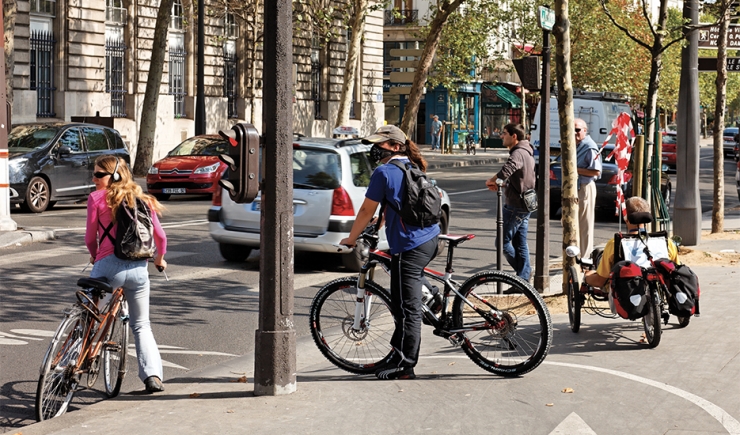 Quai de Gesvres, cycliste portant un masque anti-particules © Apur - David Boureau