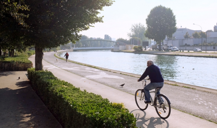 Cycle path along Canal Saint-Denis © Apur – Yann-Fanch Vauléon
