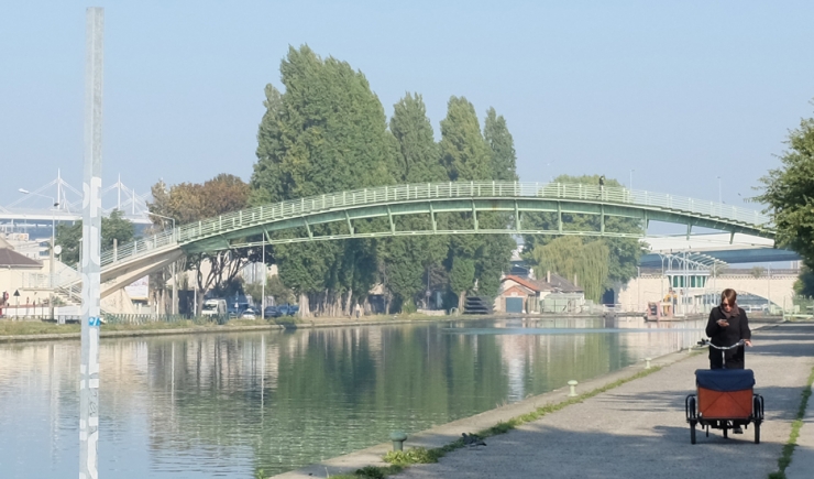 View of the Saint-Denis Canal, the Stade de France and the Fraternité footbridge in Saint-Denis (93) @ Apur