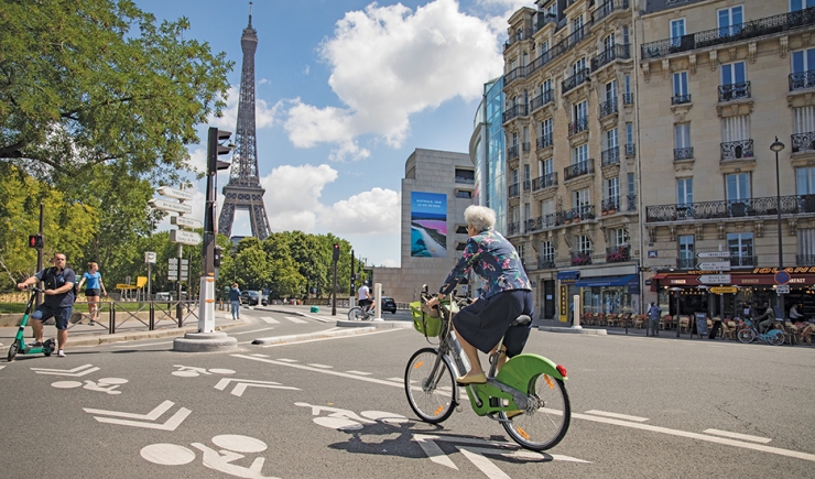 Cycliste, quai de Grenelle © Guillaume Bontemps / Ville de Paris