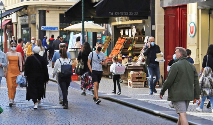  Shops and pedestrians in rue Montorgueil © Apur - François Mohrt